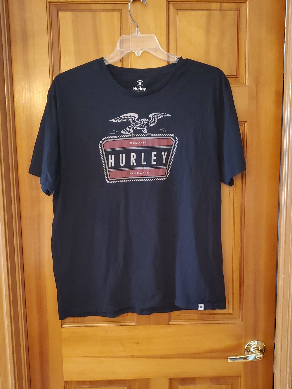Hurley Mens Black Short-Sleeve Graphic Tee with Eagle Crest Size Large - Picture 3 of 6